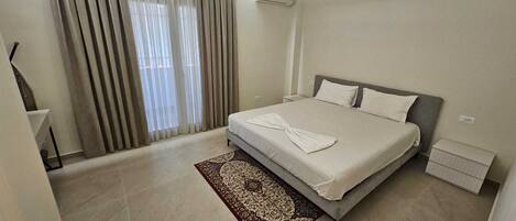 2 bedrooms, iron/ironing board, Internet, bed sheets