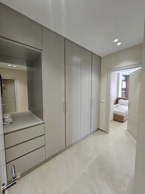 2 bedrooms, iron/ironing board, Internet, bed sheets