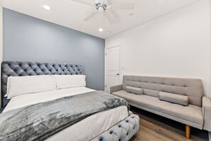 4 bedrooms, iron/ironing board, WiFi, bed sheets