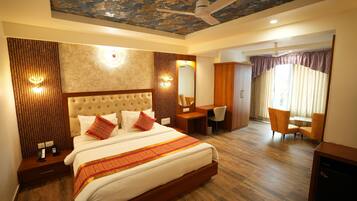 Crown Suite | Desk, laptop workspace, blackout drapes, soundproofing