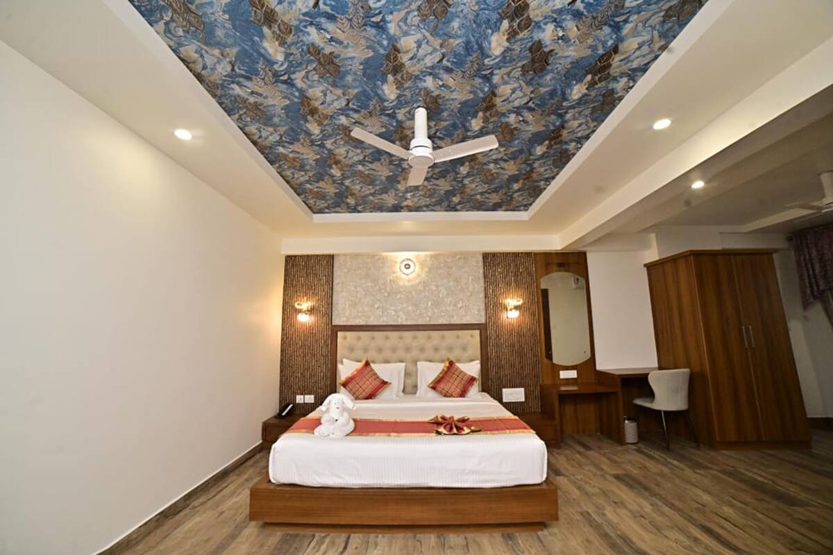 Crown Suite | Desk, laptop workspace, blackout curtains, soundproofing