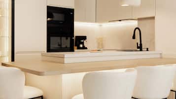 Deluxe-Apartment, Balkon, Stadtblick | Eigene Küche | Espressomaschine, Wasserkocher mit Kaffee-/Teezubehör, Wasserkocher