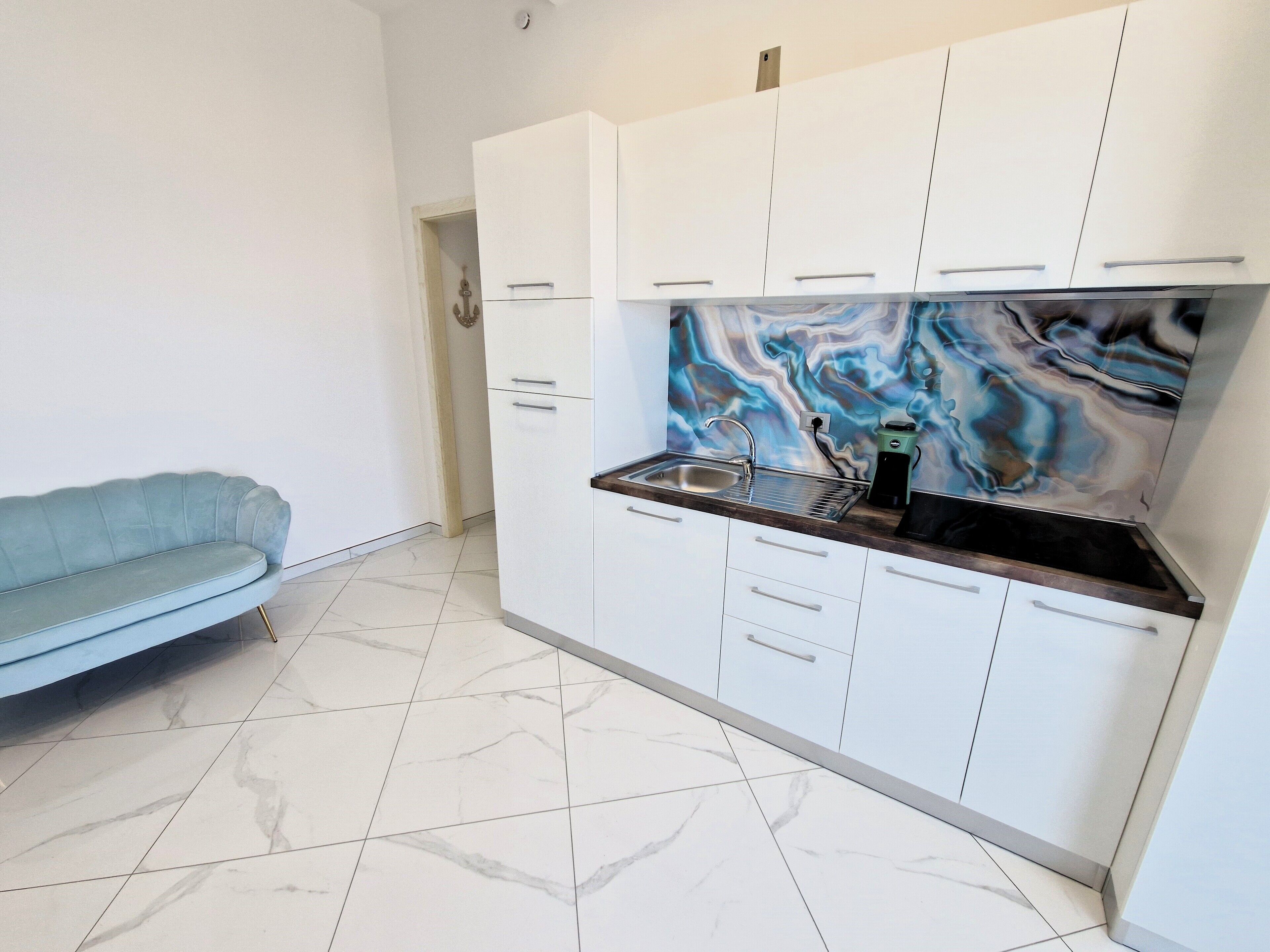 Télévision LED de 34 pouces avec chaînes numériques