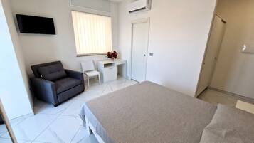 Doppia Comfort, balcone, vista città | Minibar, una cassaforte in camera, insonorizzazione, Wi-Fi gratuito