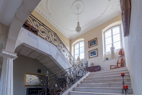 Interior. Domaine de L'Etanche: private pool, private terrace and Wi-Fi