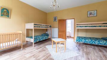 4 bedrooms, bed sheets