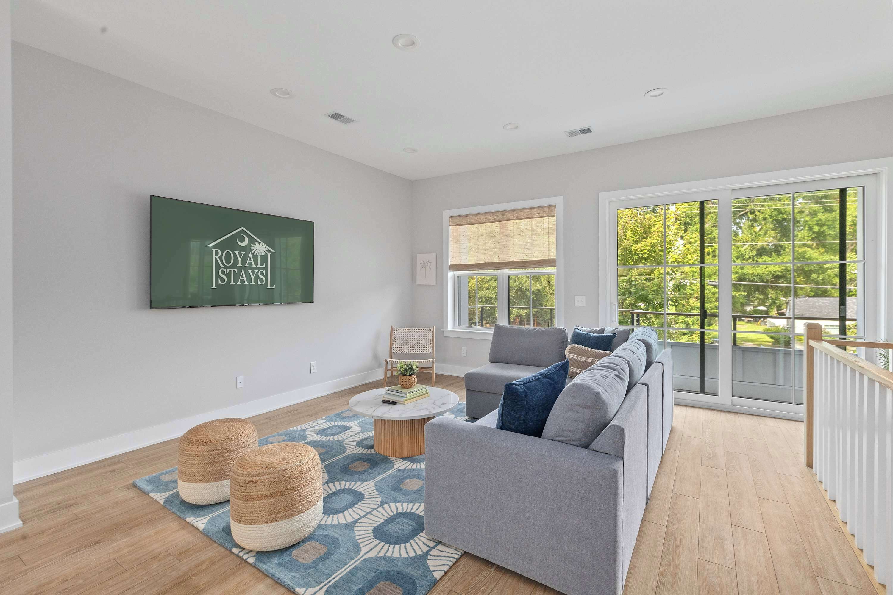 Televisión y oficina 