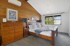 4 bedrooms, desk, iron/ironing board, travel cot