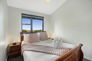 4 Schlafzimmer, Schreibtisch, Bügeleisen/Bügelbrett, Reisekinderbett