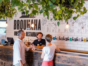 بار (في المنشاة)