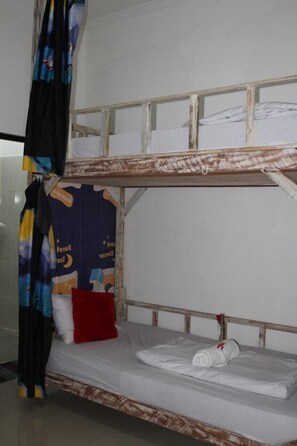 Shared Dormitory, Pool View