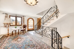 House | 6 bilik tidur 