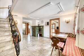 House | 6 bilik tidur 