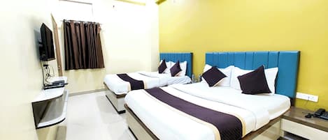 Deluxe Quadruple Room, Air conditioning | Hypo-allergenic bedding, in-room safe, desk, soundproofing