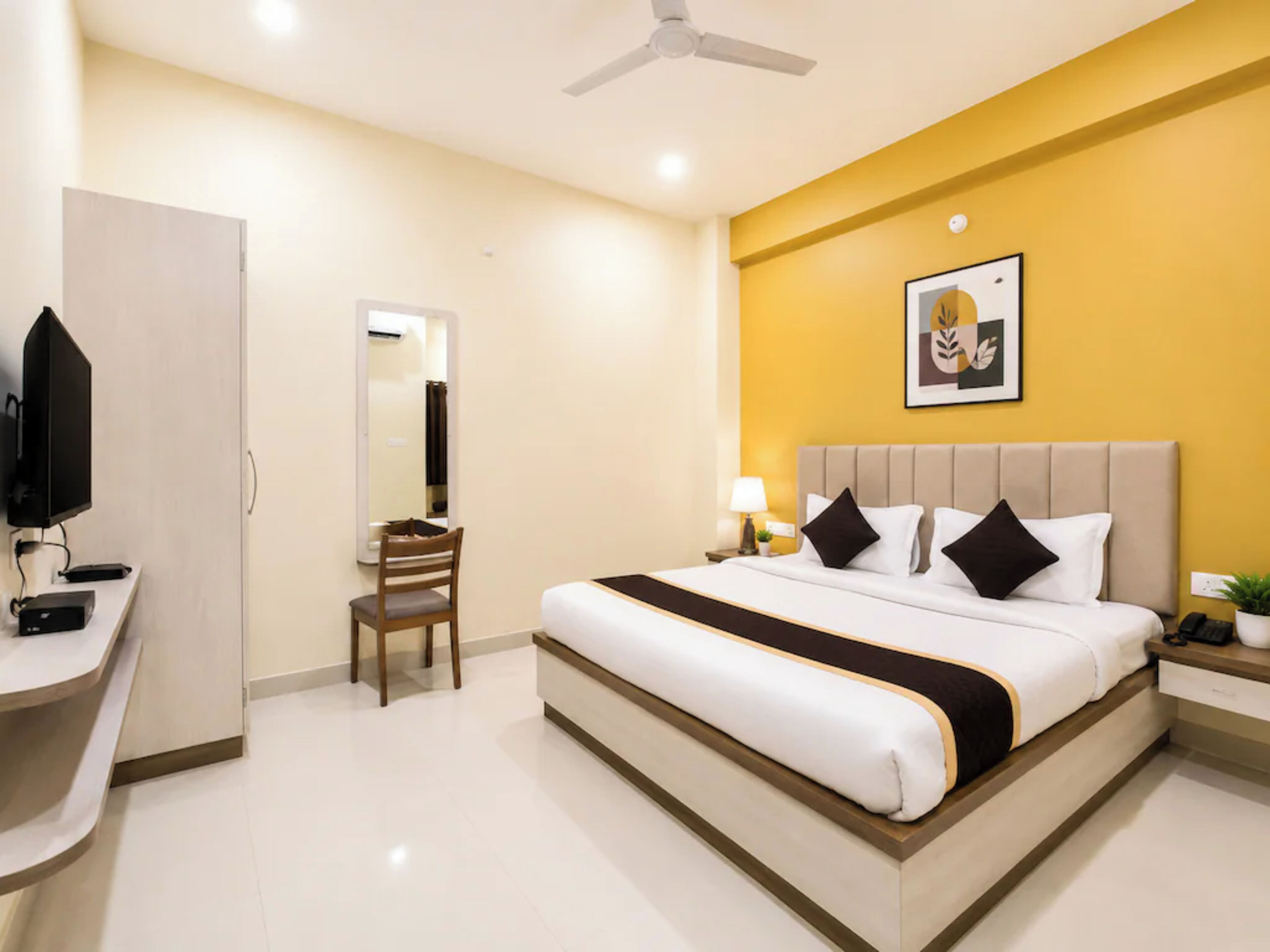 Hypo-allergenic bedding, in-room safe, desk, soundproofing