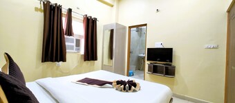Hotel Medhya Grand Varanasi