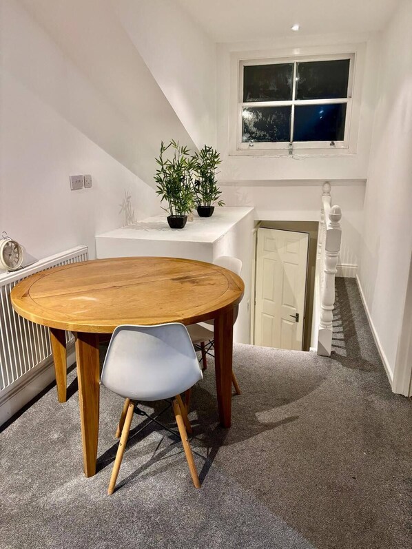 Dining - Spacious 5-bedroom apartment in marvelous London with AC BT4 (London)