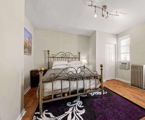 4 Schlafzimmer, Schreibtisch, Bügeleisen/Bügelbrett, Reisekinderbett