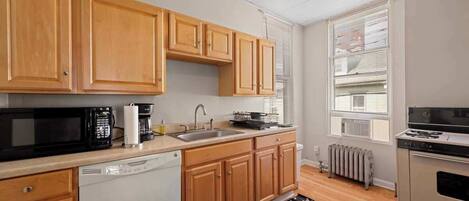 Geladeira, micro-ondas, fogão, cooktop