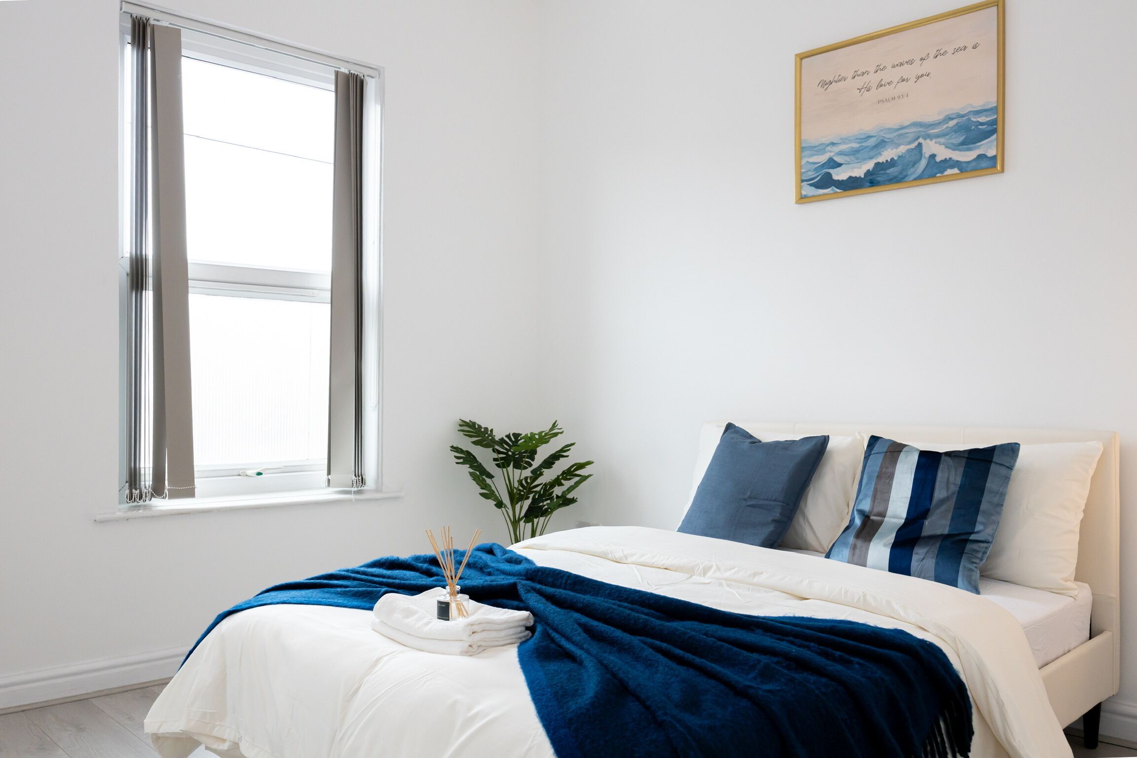 4 bedrooms, iron/ironing board, internet, bed sheets