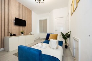 4 bedrooms, iron/ironing board, Internet, bed sheets