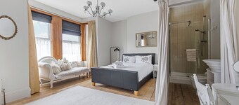 Spacious 4 Bedroom Townhouse Close to City Centre, Barbican, Hoe & Moors