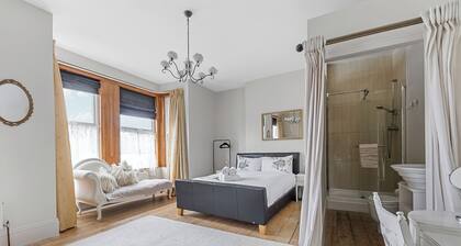 Spacious 4 Bedroom Townhouse Close to City Centre, Barbican, Hoe & Moors