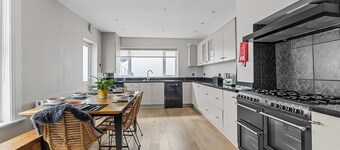 Spacious Comfortable 4 Bedroom House Close to City Centre, Barbican, Hoe & Moors