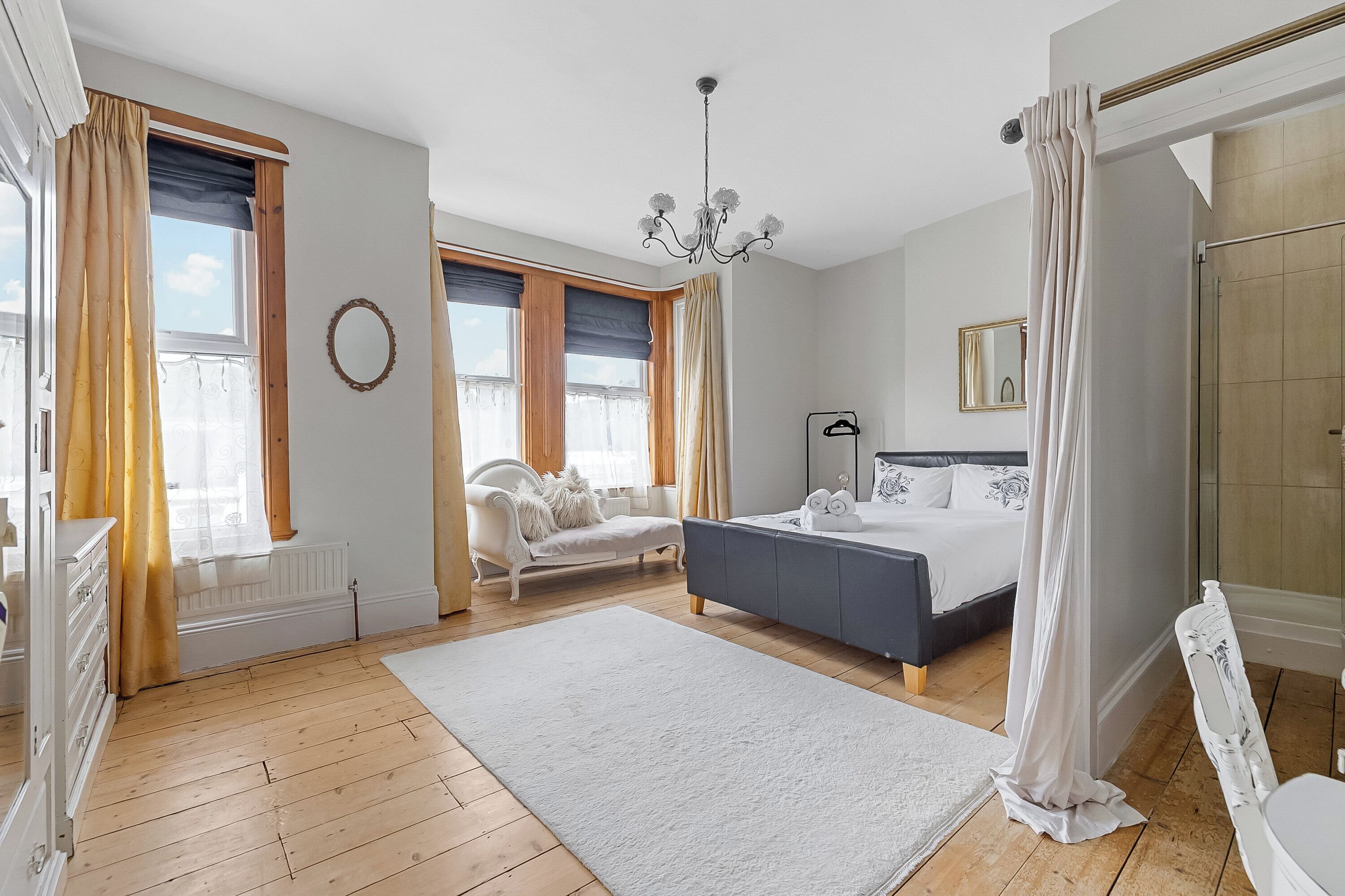 4 bedrooms, iron/ironing board, free WiFi, bed sheets
