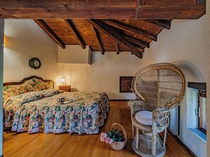 2 slaapkamers, een bureau, een strijkplank/strijkijzer, gratis wifi