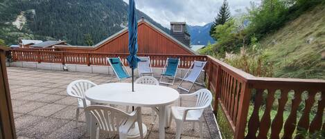 屋外ダイニングエリア