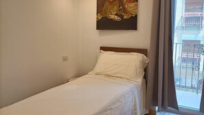 Room - Zefiro, Two-bedroom Apartment (Bari)