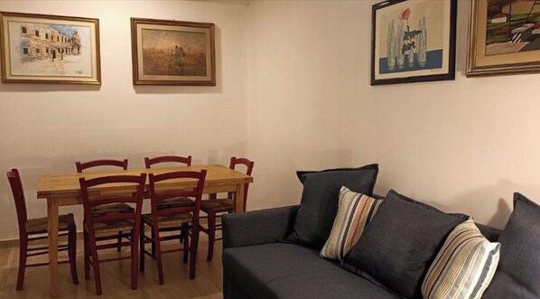 Dining room - Zefiro, Two-bedroom Apartment (Bari)