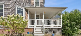 5 bedroom Large Home-Walk to Shops & Restaurants!