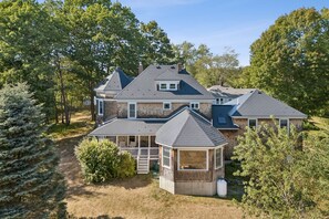 Exterior - 5 bedroom Large Home-Walk to Shops & Restaurants! (Kennebunkport)