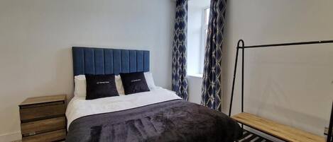 1 chambre, fer et planche à repasser, accès Internet, draps fournis