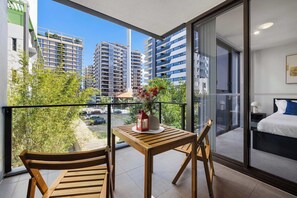 Outdoor dining - South Bank Getaway  1BR | Perfect Location (South Brisbane)