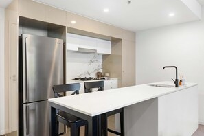 Fridge, microwave, oven, dishwasher - South Bank Getaway  1BR | Perfect Location (South Brisbane)