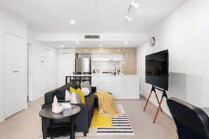 TV, offices - South Bank Getaway  1BR | Perfect Location (South Brisbane)