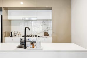 Microwave, oven, dishwasher, cookware/dishes/utensils
