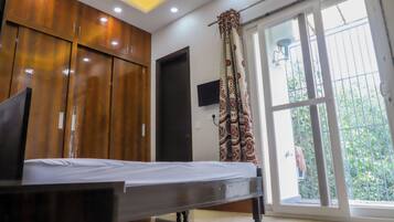 Classic Single Room, Balcony, Park View | Free WiFi