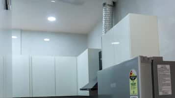 Classic Single Room, Balcony, Park View | Private kitchen | Full-size fridge, cookware/dishes/utensils