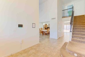 House, 5 Bedrooms, Accessible, Balcony | Hallway