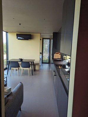 Cabin, 2 phòng ngủ, ban công, quang cảnh núi | Khu phòng khách | Sách