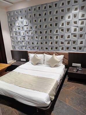 Deluxe Suite, City View | Free WiFi