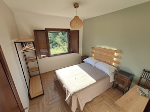 2 dormitorios, escritorio, wifi gratis y ropa de cama