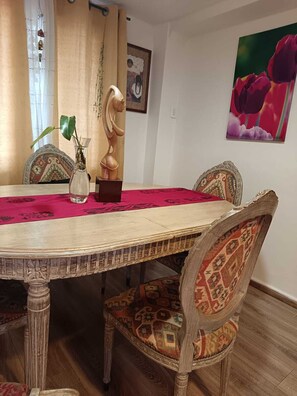 House, 4 Bedrooms, Smoking, Balcony | Dining