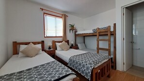 House, 4 Bedrooms, Smoking, Balcony