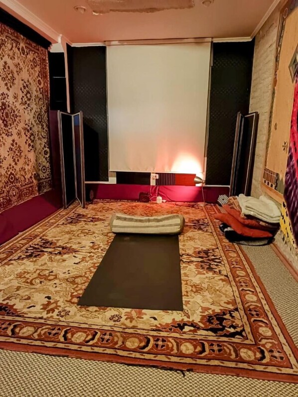 House, 4 Bedrooms, Smoking, Balcony | Interior