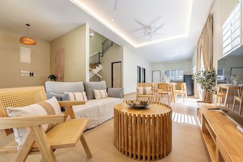 La Ferringhi Villa by BRB